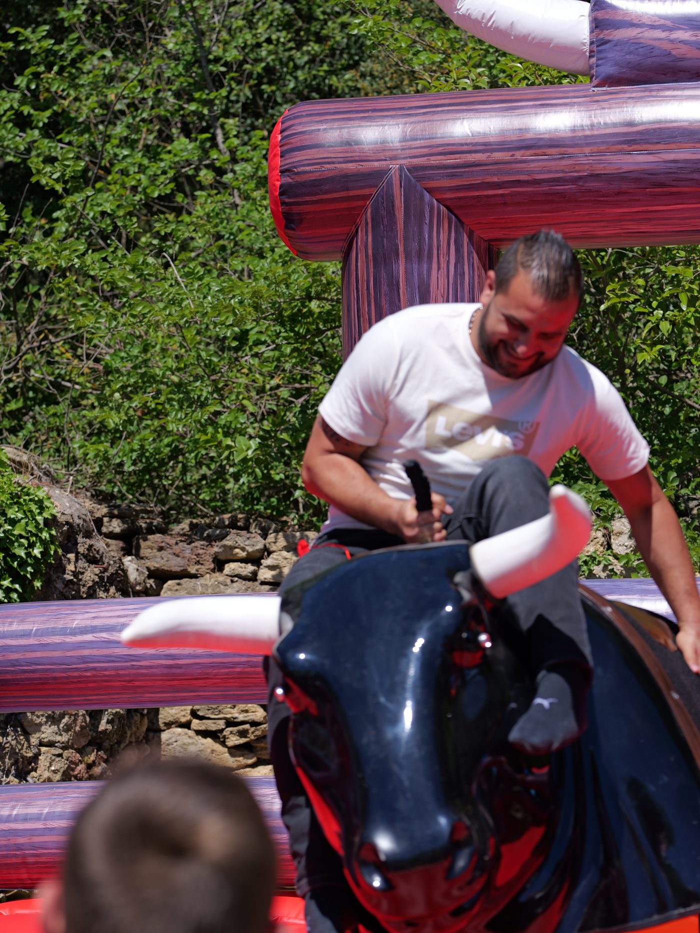 Taureau mécanique gonflable pour anniversaire ados au Riviera Parc